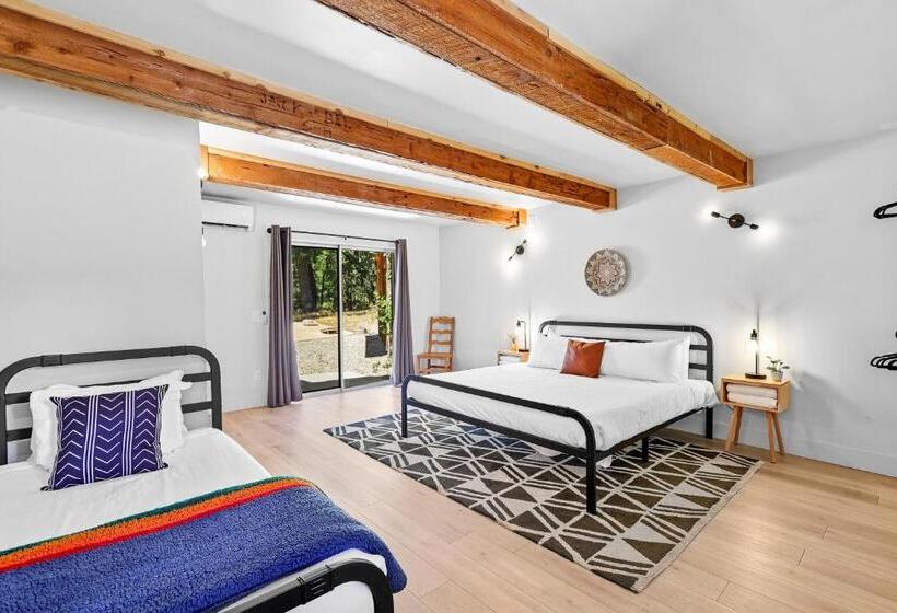 패밀리 방갈로, Basecamp Lodge