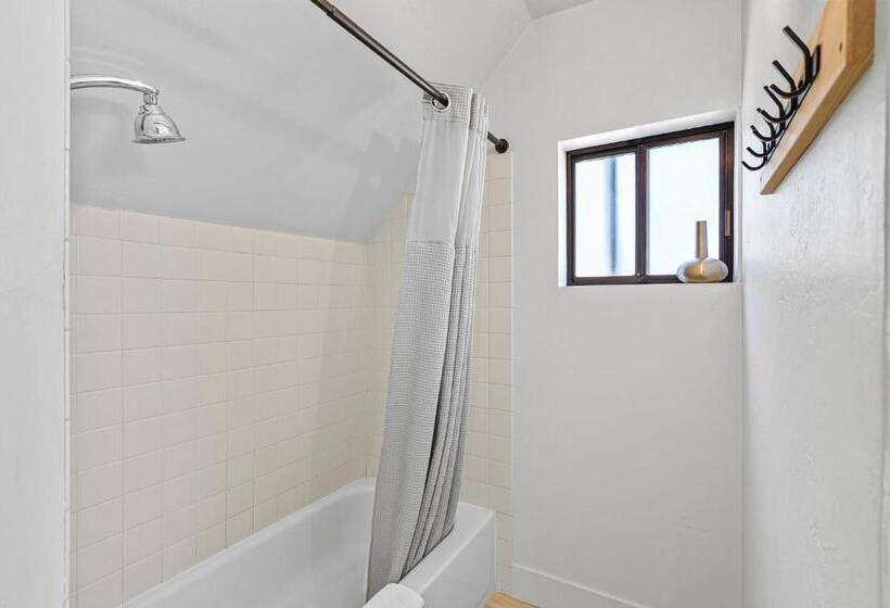 침실 2개 스위트, Basecamp Lodge