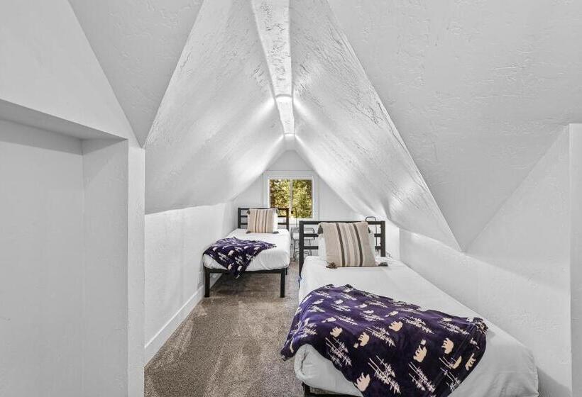 침실 2개 스위트, Basecamp Lodge