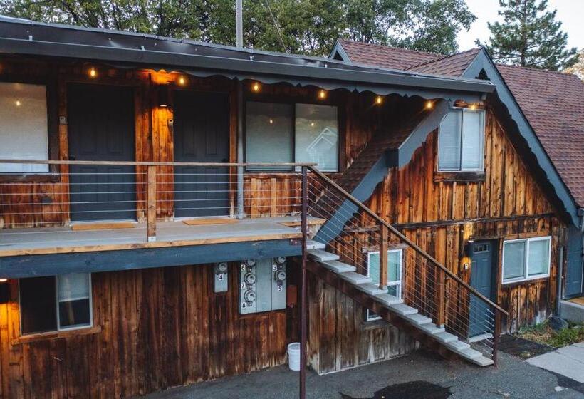 발코니가 있는 스위트, Basecamp Lodge