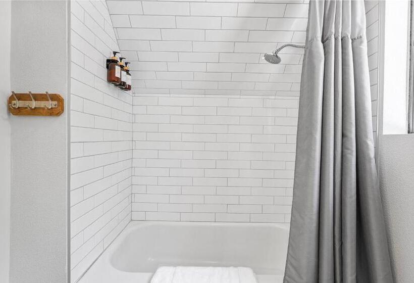 발코니가 있는 스위트, Basecamp Lodge