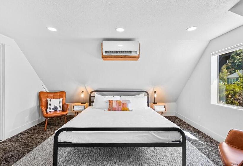 발코니가 있는 스위트, Basecamp Lodge