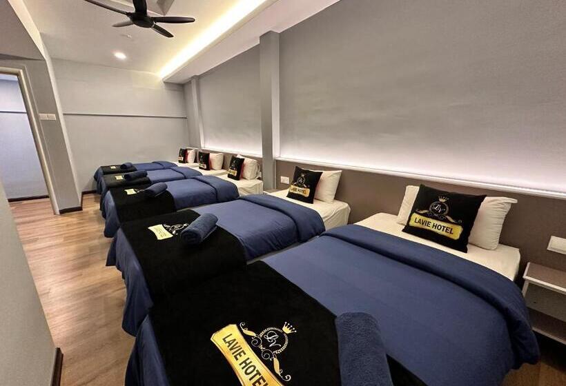 דירת שני חדרים, Lavie At Centrum