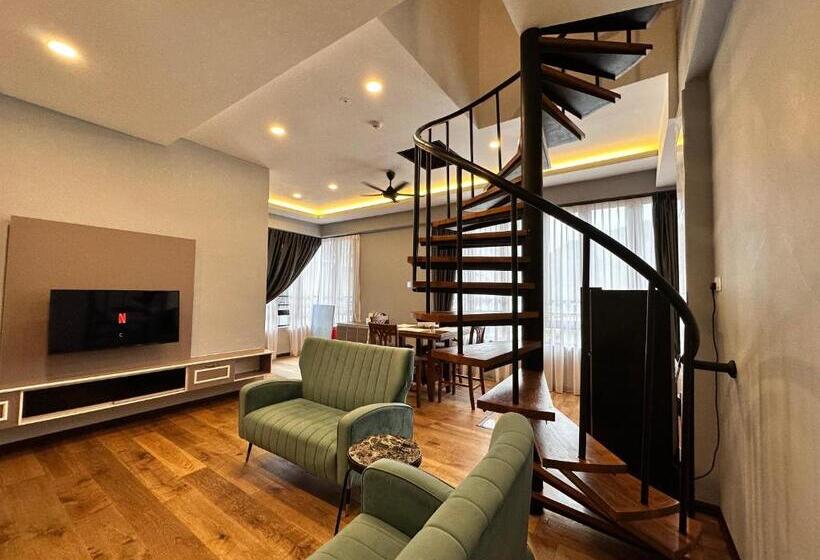 דירת שני חדרים, Lavie At Centrum