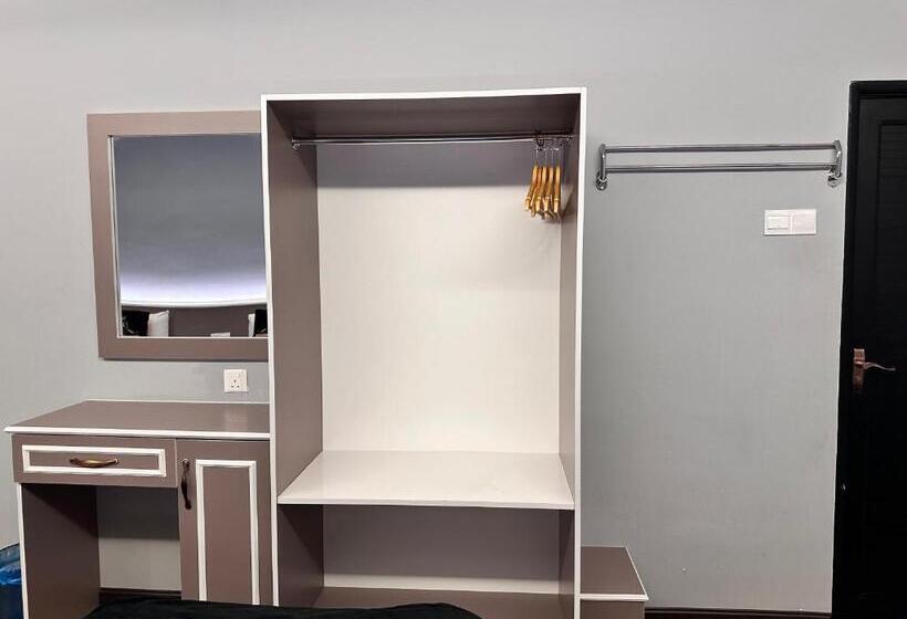 דירת שלושה חדרים, Lavie At Centrum