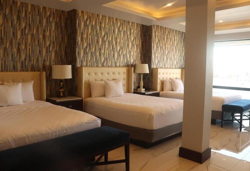 חדר דלוקס לשלושה, West Plaza