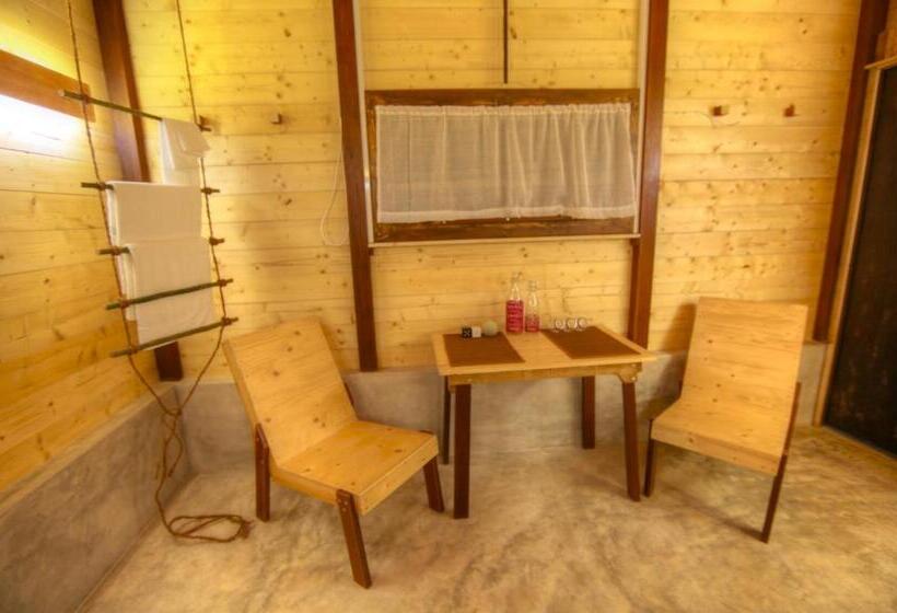 디럭스 트리플 룸, Beverly Hill Cabanas Hikkaduwa