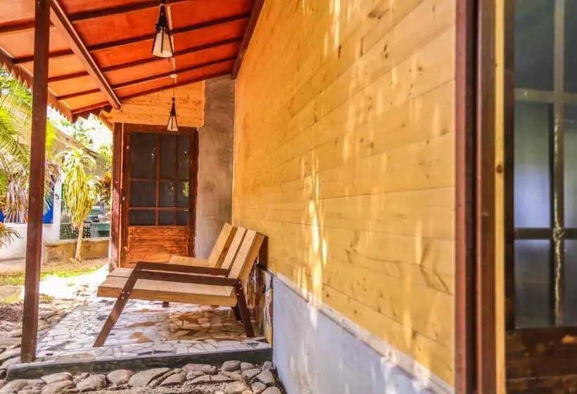Deluxe Kolmen Hengen Huone, Beverly Hill Cabanas Hikkaduwa