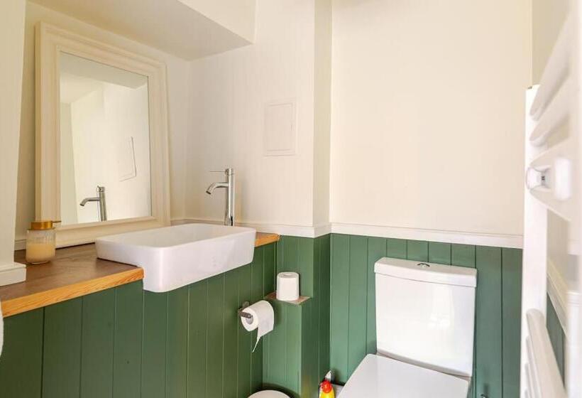 스탠다드 룸 킹사이즈 침대, Furzen Farmhouse