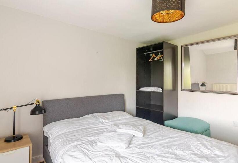 침실 4개 주택, Furzen Farmhouse