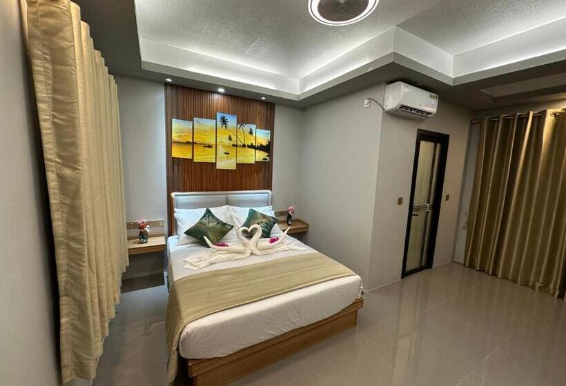 اتاق لوکس با بالکن, La Pearl Mathiveri