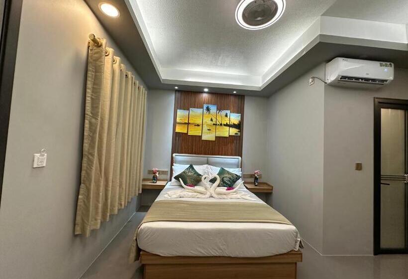 اتاق لوکس با بالکن, La Pearl Mathiveri