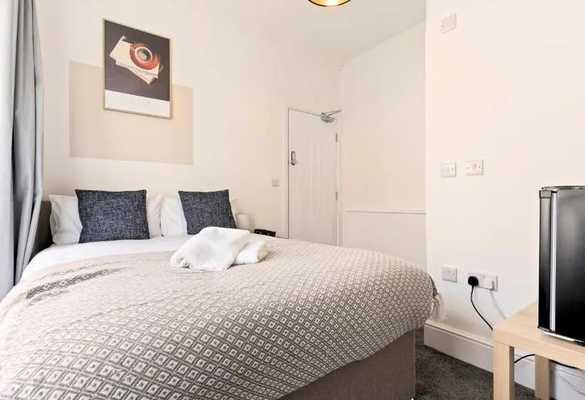スタンダードルーム, Suite #1 Central Location Private Ensuite, Smart Tv, Fast Wifi And Free Parking By Yoko Proper