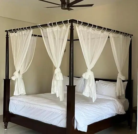 キングサイズベッドのスタンダードルーム, Scot Inn Hotel And Resorts