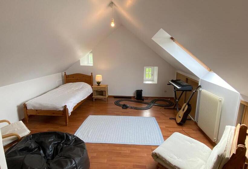 חדר משפחתי, Le Jardin Poulard