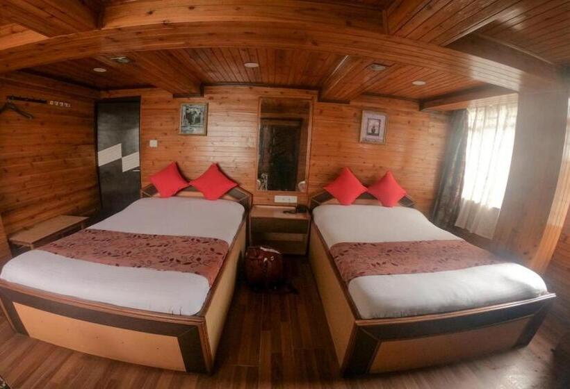 اتاق لوکس چهار تخته, Grg Broadway Anexy Darjeeling Near Chowk Bazar   Excellent Service Recommended & Couple Friendly