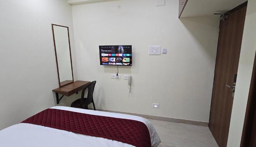 חדר דחוקס עם מיטת קינג, Nj Residency