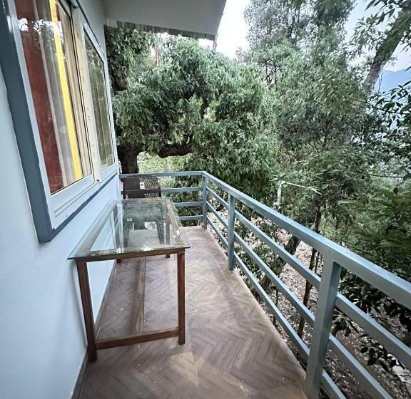 家庭间, Kedar Wonderland Heli Resort, Phata