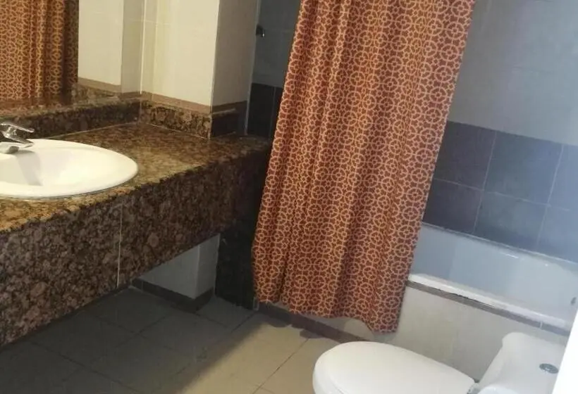 ファミリーステューディオ, Al Aziziyah Hotel And Suites