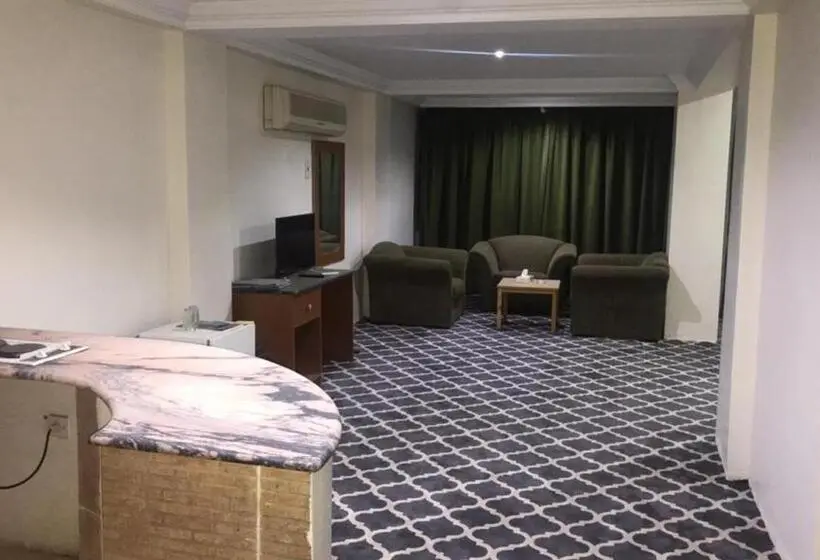 ファミリーステューディオ, Al Aziziyah Hotel And Suites
