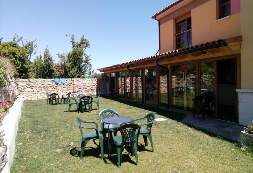 バス共有のスタンダードルーム, Hornillos Meeting Point