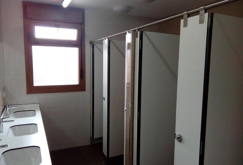 バス共有のスタンダードルーム, Hornillos Meeting Point