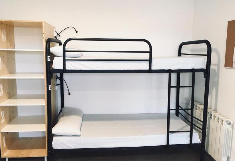 ルームシェアのワンベッド, Hornillos Meeting Point