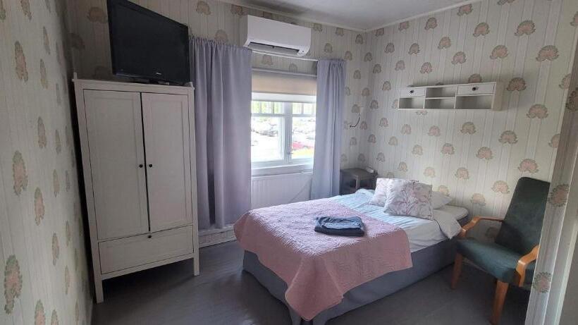 חדר סטנדרט יחיד, Liekorannan Majatalo  Kodinomaista Majoitusta Rautatieasemaa Vastapäätä