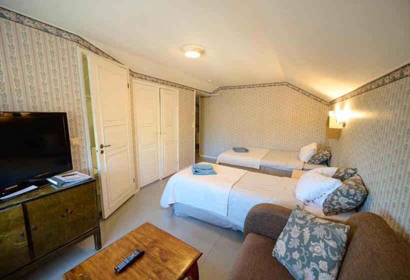 חדר סטנדרט לארבעה, Liekorannan Majatalo  Kodinomaista Majoitusta Rautatieasemaa Vastapäätä