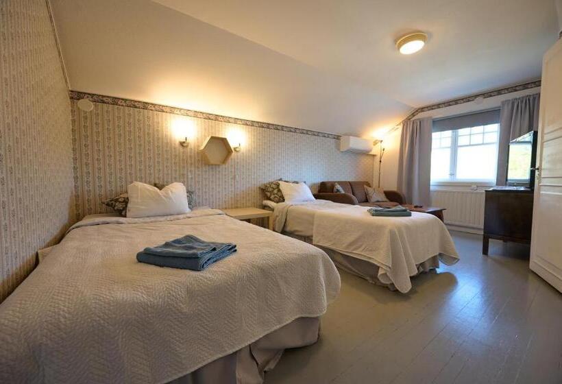 חדר סטנדרט לארבעה, Liekorannan Majatalo  Kodinomaista Majoitusta Rautatieasemaa Vastapäätä