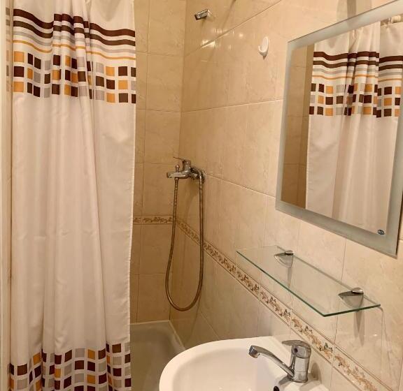 اتاق استاندارد چهارنفره با بالکن, комфортабельный коттедж