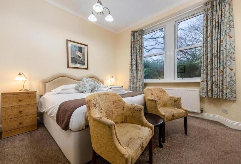 Standart Oda, The Old Vicarage