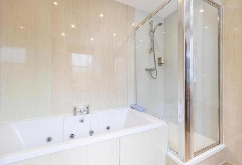 Delüks Oda, The Old Vicarage