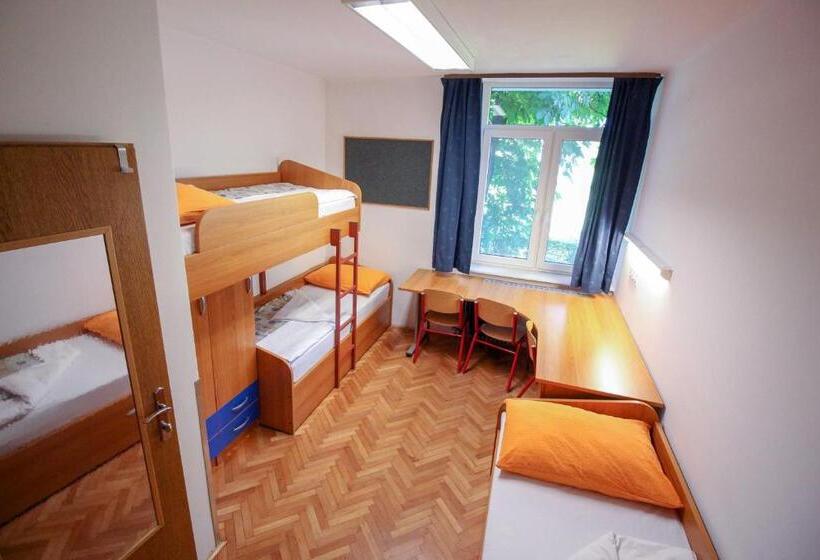 اتاق استاندارد سه نفره, Dijaški Dom Bežigrad Ljubljana Hostel