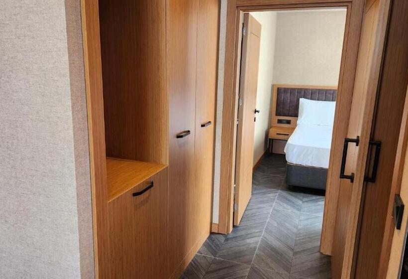 Quarto Deluxe com Sacada, Ferah Residence