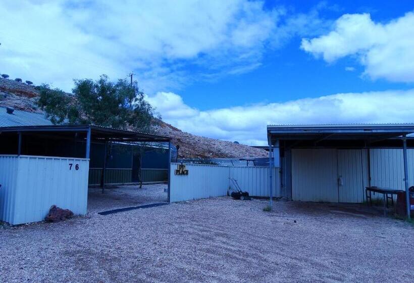 اتاق لوکس, Di S Dugouts