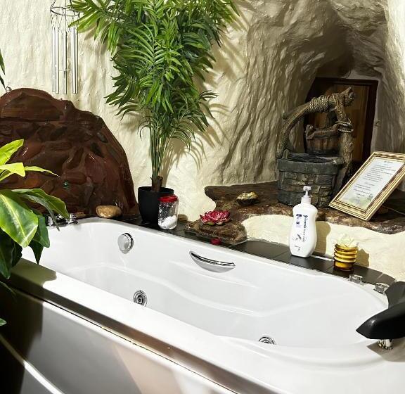 خانه 3 خوابه, Di S Dugouts