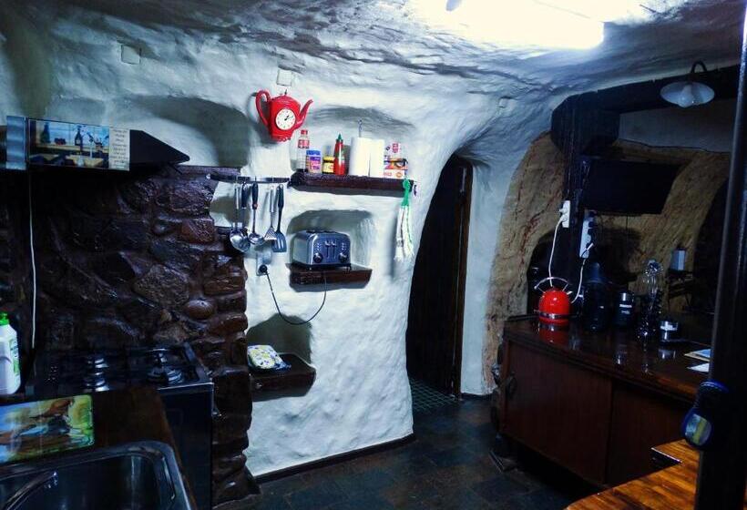 خانه 3 خوابه, Di S Dugouts