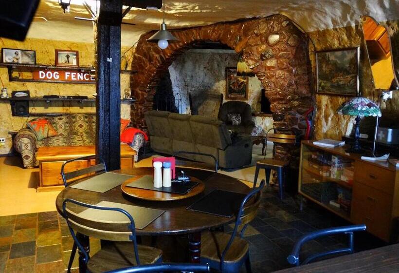 خانه 3 خوابه, Di S Dugouts