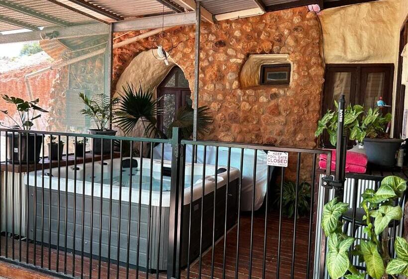 خانه 2 خوابه, Di S Dugouts