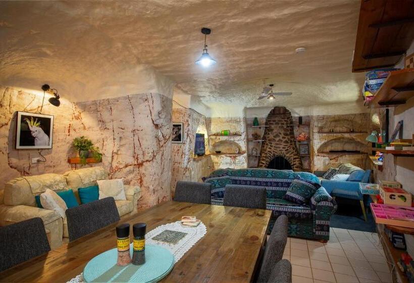 خانه 2 خوابه, Di S Dugouts