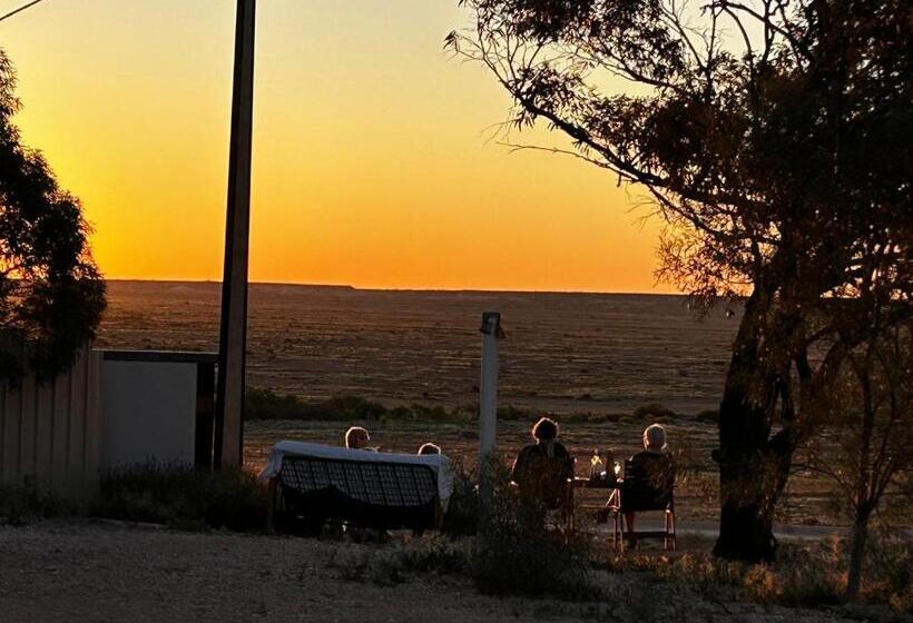 استودیوی استاندارد, Di S Dugouts