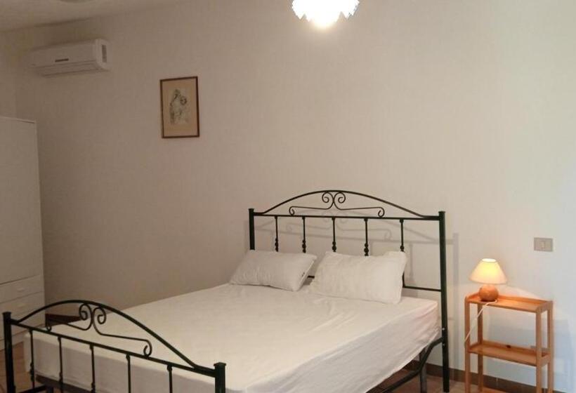 חדר קלאסי לשלושה, Grassetti