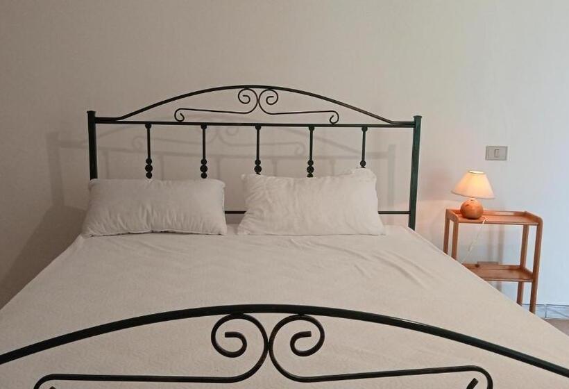 חדר קלאסי לשלושה, Grassetti