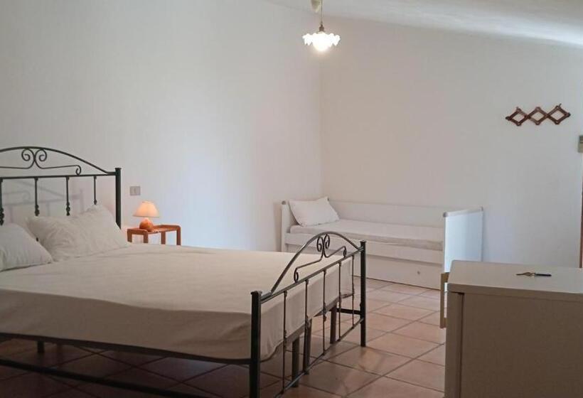 חדר סטנדרט לארבעה נוף לים, Grassetti