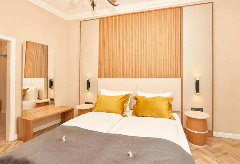 חדר משפחתי, Hoffmanns Weinquartier