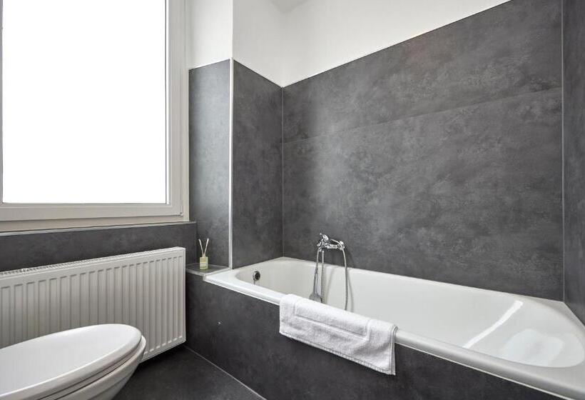 חדר משפחתי, Hoffmanns Weinquartier