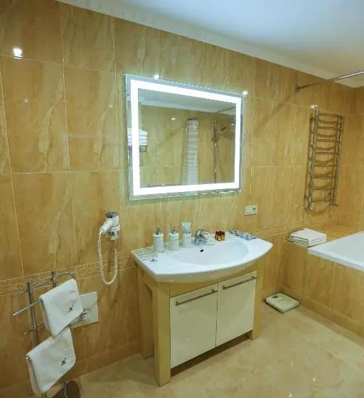 Suite, Home