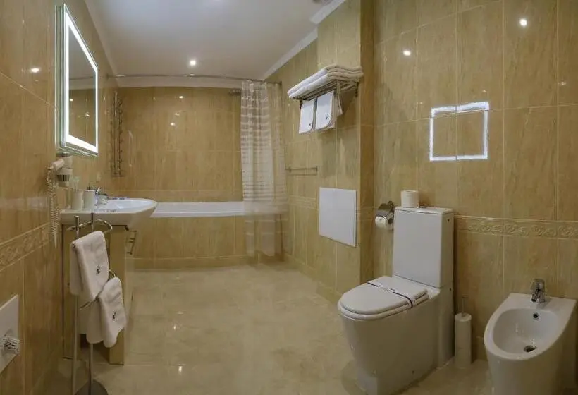 Suite, Home