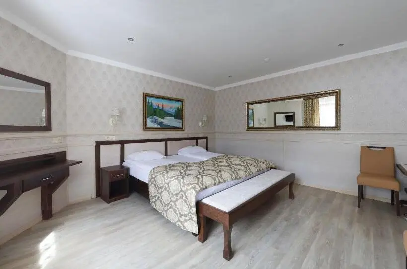 Suite, Home